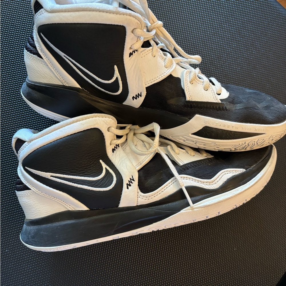 Nike Men's Black and White Athletic Shoes
